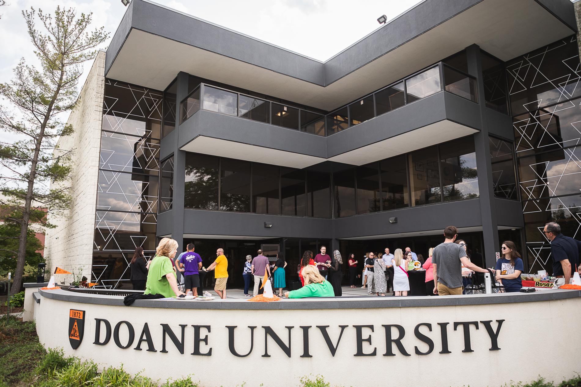 MBA or MIL — Which program is the best fit? | Doane University